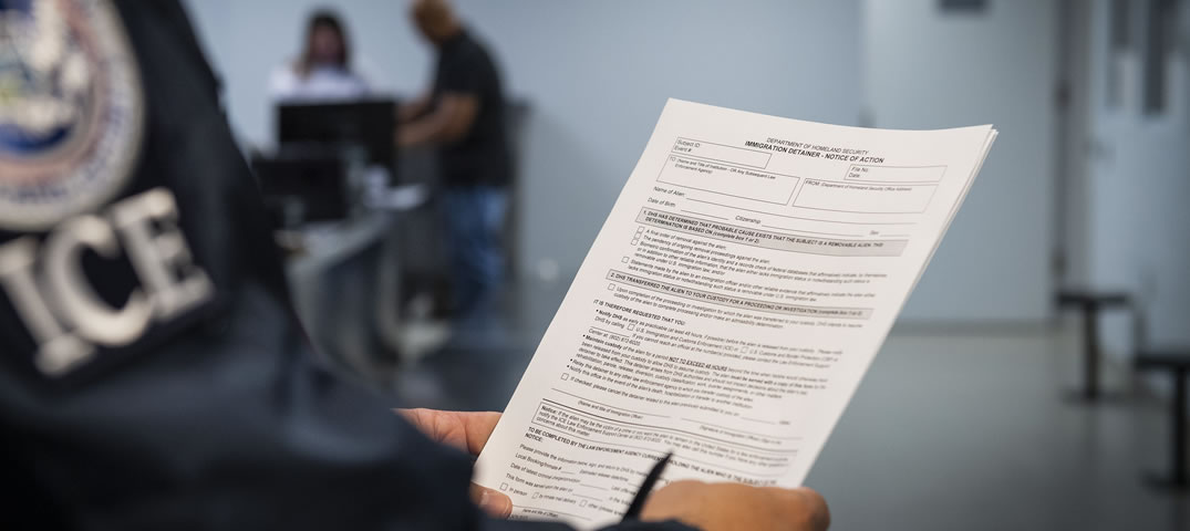 Cómo comuníquese con ICE sobre un caso de inmigración 